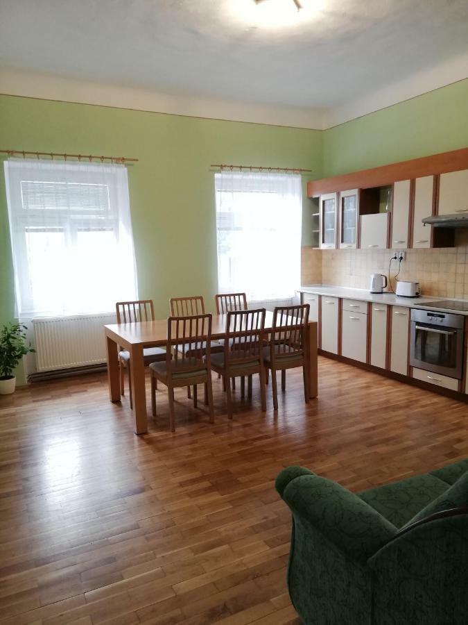 Apartmany Pod Divadlem Znojmo Bagian luar foto