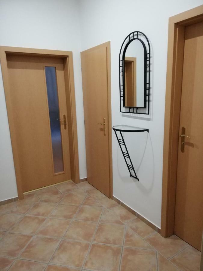 Apartmany Pod Divadlem Znojmo Bagian luar foto