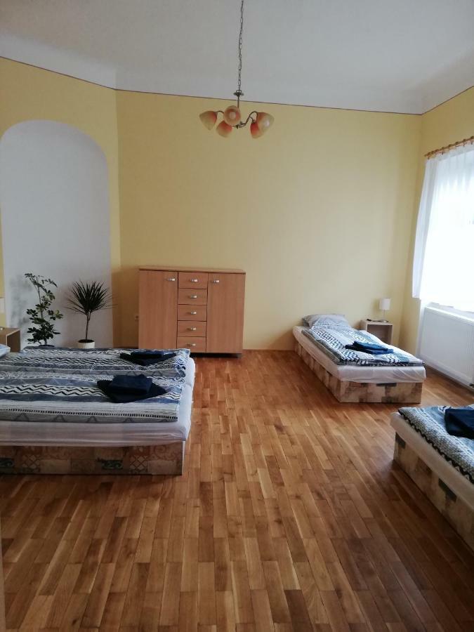 Apartmany Pod Divadlem Znojmo Bagian luar foto