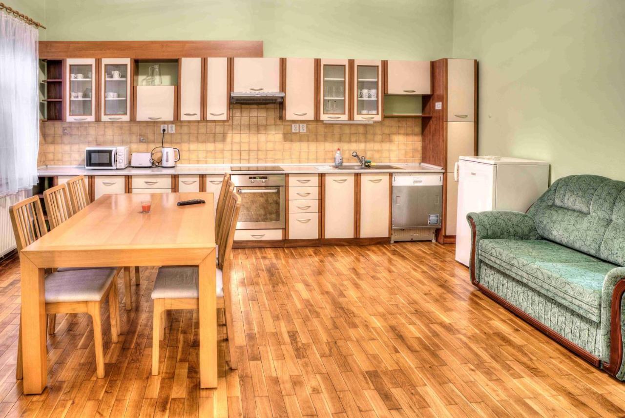 Apartmany Pod Divadlem Znojmo Bagian luar foto